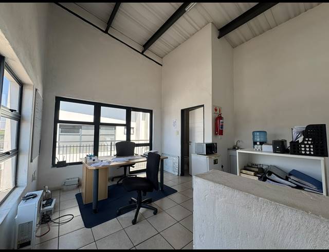 60M² WAREHOUSE TO LET IN SPARTAN